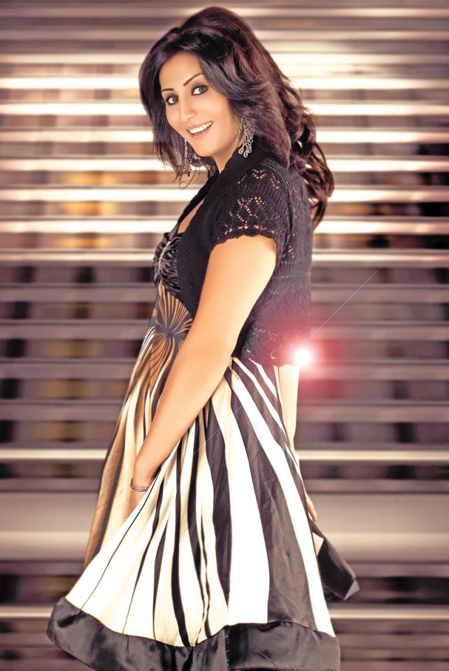 الفنانة وفاء عامر