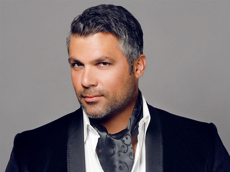 الفنان فارس كرم