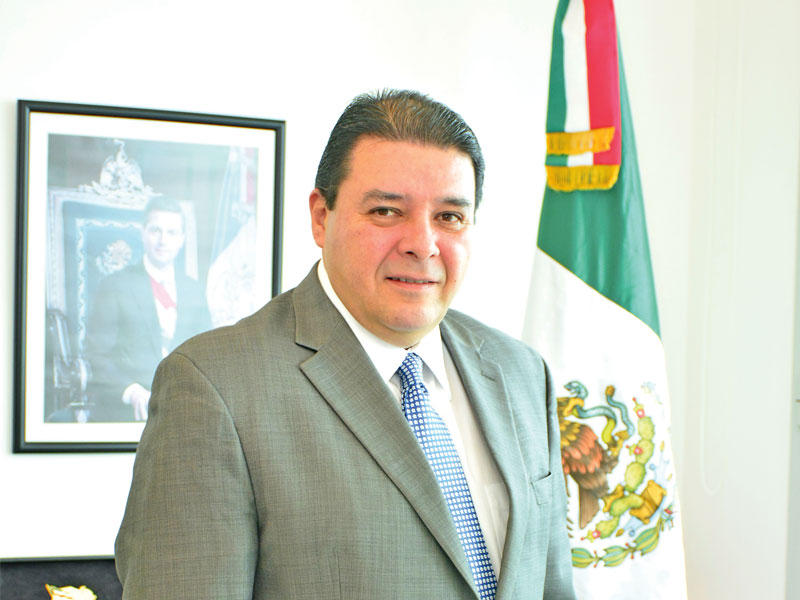 السفير المكسيكي إيسيدرو 