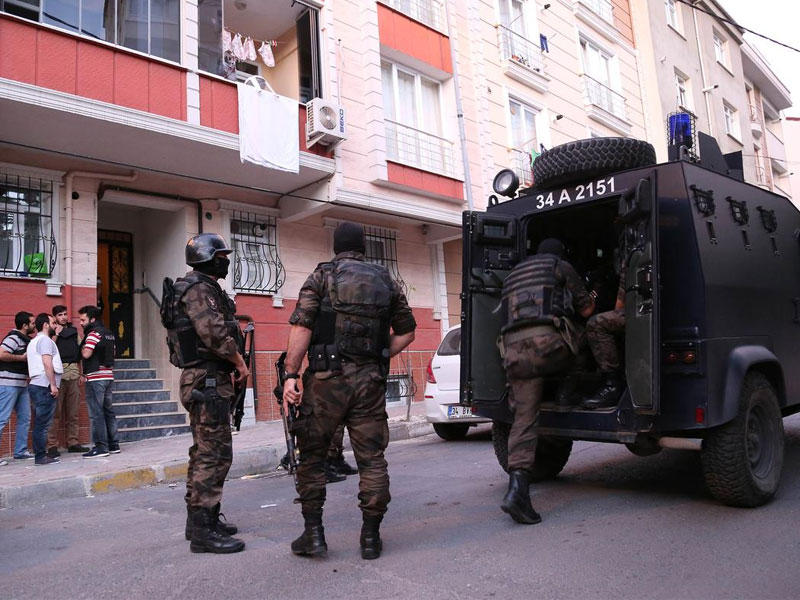 القبض على ثلاثة انتحاريين تسللوا من سوريةn