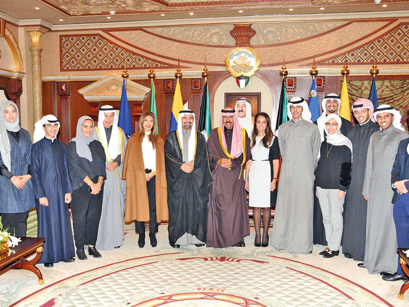 ولي العهد مستقبلاً الإبراهيم وأعضاء منظمة «بروتيجيز» أمس