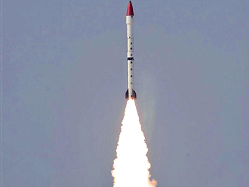  اختبارا لصاروخ باليستي أرض-أرض