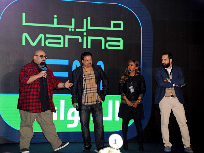 الجزاف والشرقاوي مع بعض العاملين في المحطة