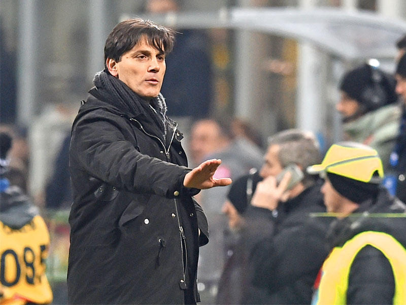  المدير الفني لإيه سي ميلان الإيطالي فينشينزو مونتيلا