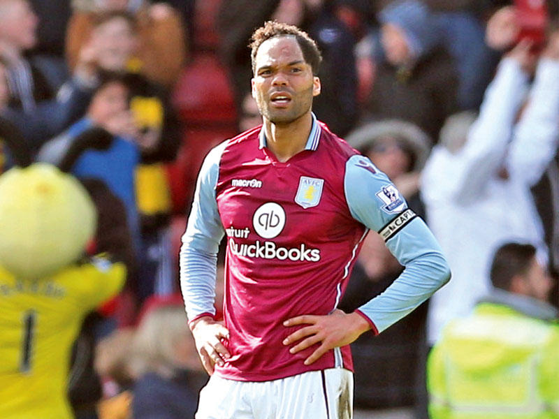 المدافع الدولي جوليون ليسكوت