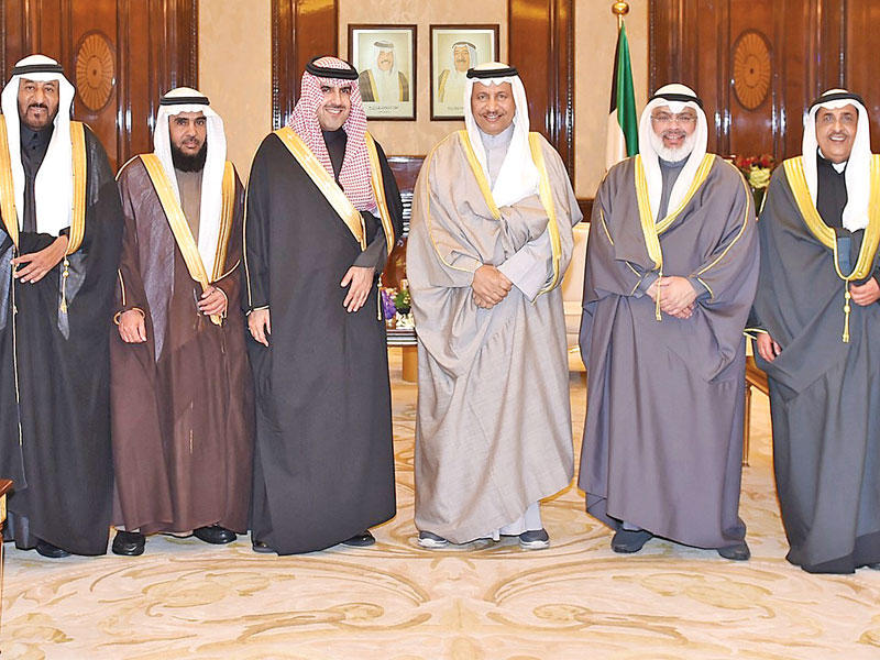   المبارك مستقبلا الصرعاوي والعنقري والوفد المرافق له