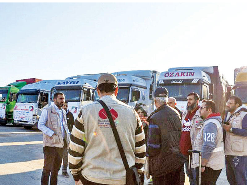 جانب من تسيير شاحنات المساعدات من تركيا الى الشعب السوري بالداخل