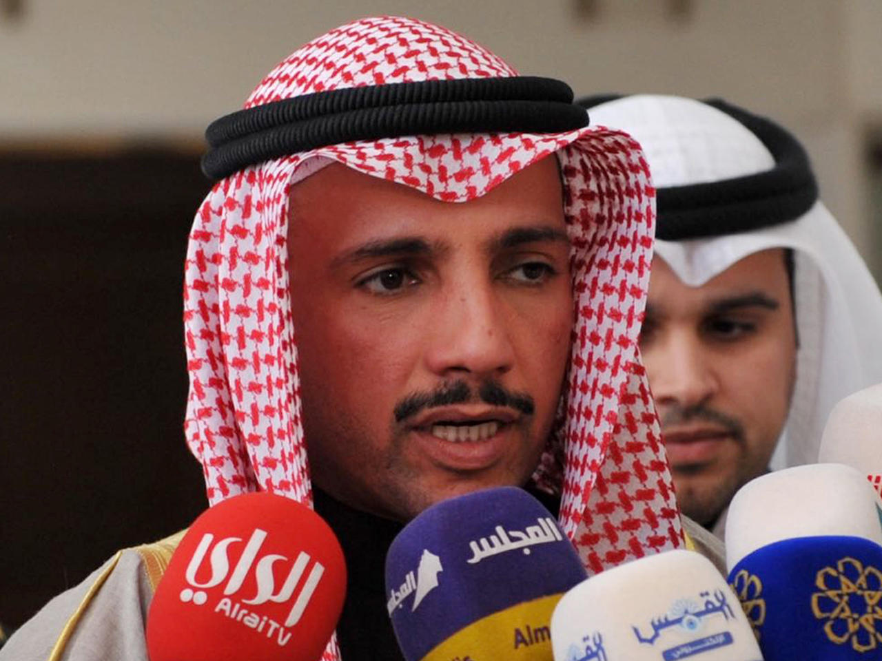 الغانم متحدثاً للصحافيين أمس