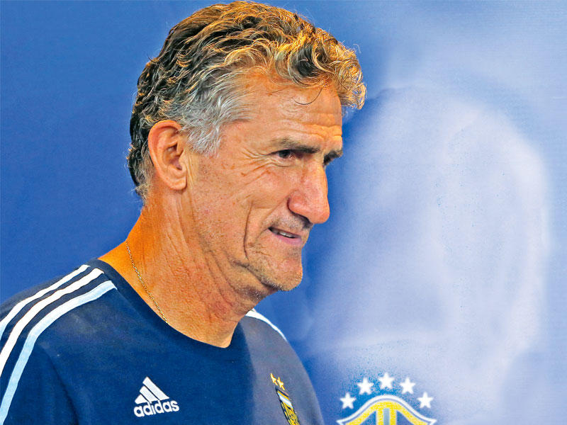  المدير الفني للمنتخب الأرجنتيني الأول لكرة القدم إدجاردو باوزا