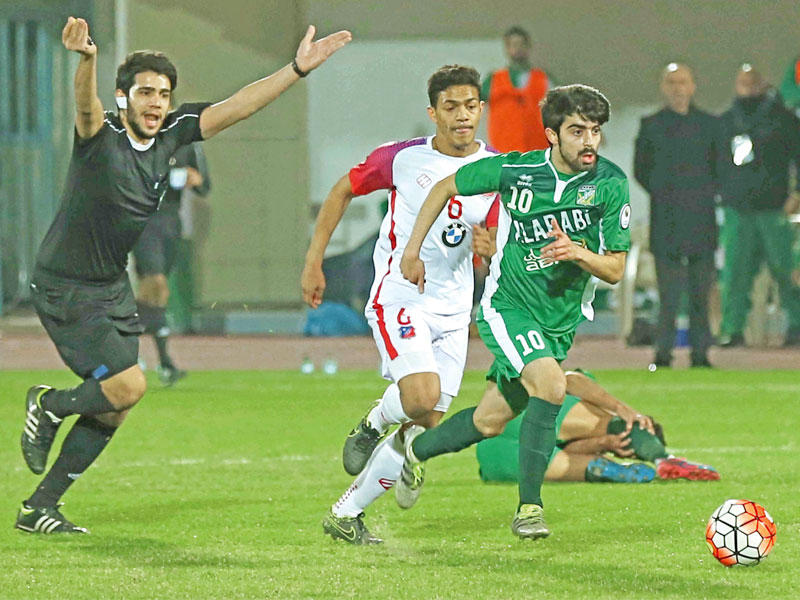 جانب من مباراة العربي والكويت (تصوير جورج رجي)