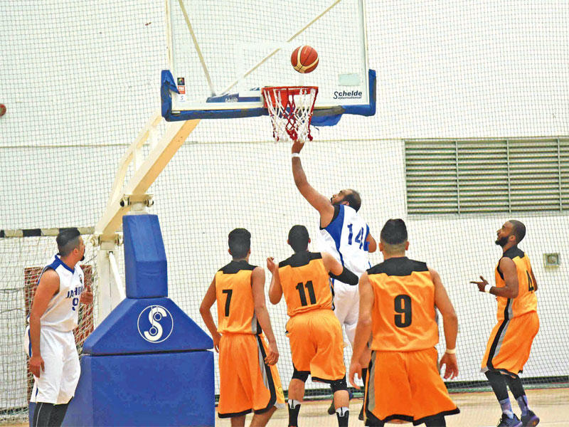 جانب من مباراة السلة بين الجهراء والقادسية