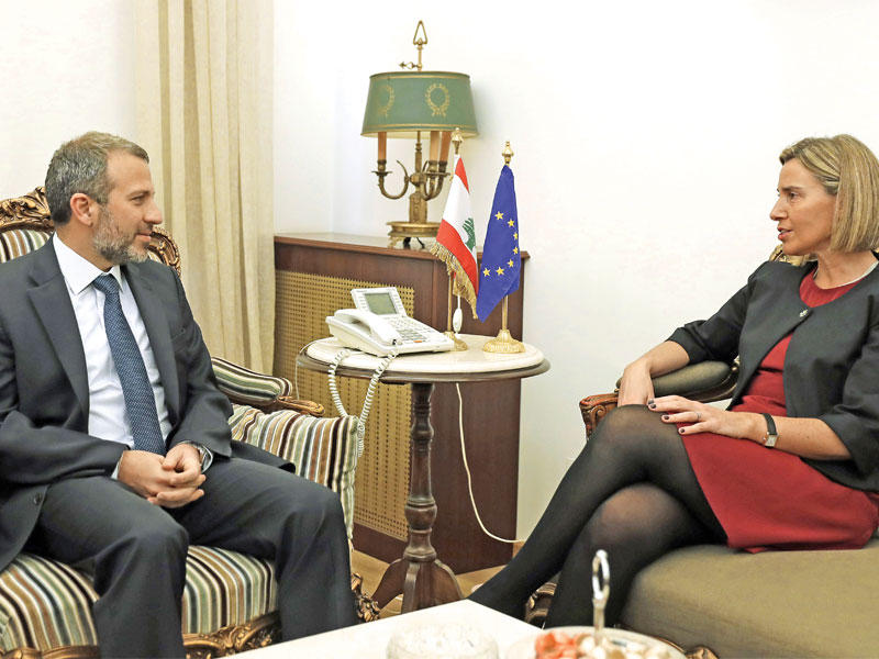 وزير الخارجية جبران باسيل مستقبلا موغريني في الوزارة أمس (أ ف ب)