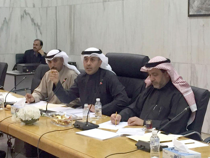 رئيس لجنة المخطط الهيكلي في المجلس البلدي الكويتي علي الموسى خلال اجتماع اللجنة