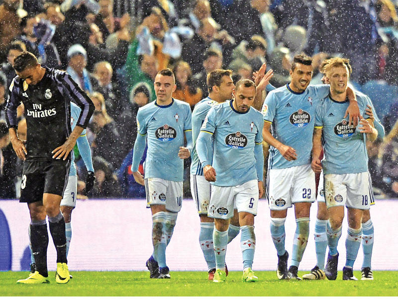 فرحة لاعبي سلتا فيغو بعد إحراز هدف في مرمى ريال مدريد