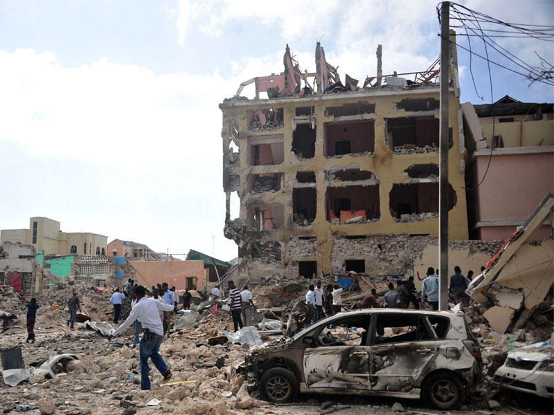 حادث التفجير الارهابي الذي استهدف فندقا في العاصمة الصومالية مقديشو