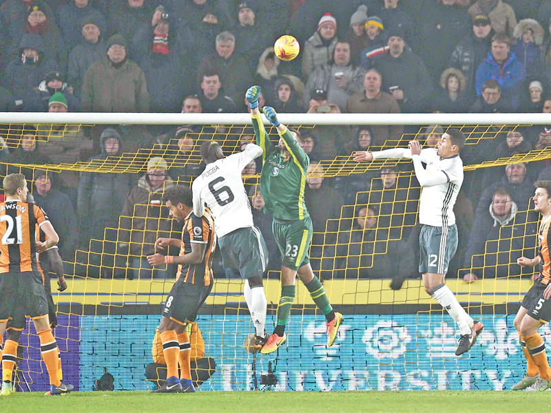 جانب من مباراة مان يونايتد وهال سيتي