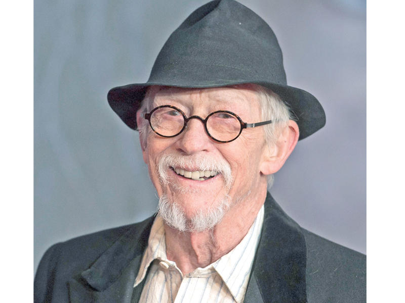  الممثل البريطاني المخضرم السير جون هيرت