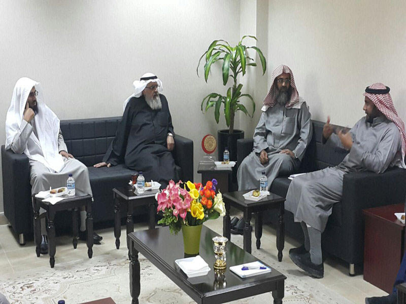 الشرهان مستقبلاً وفد الهيئة الكويتية اليمنية للإغاثة 