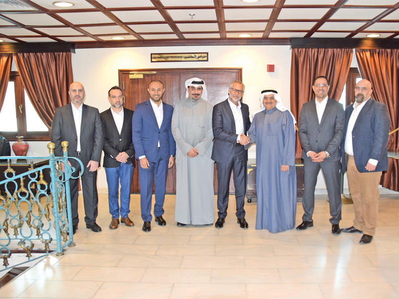 المطوع وشهاب الدين بعد توقيع العقد