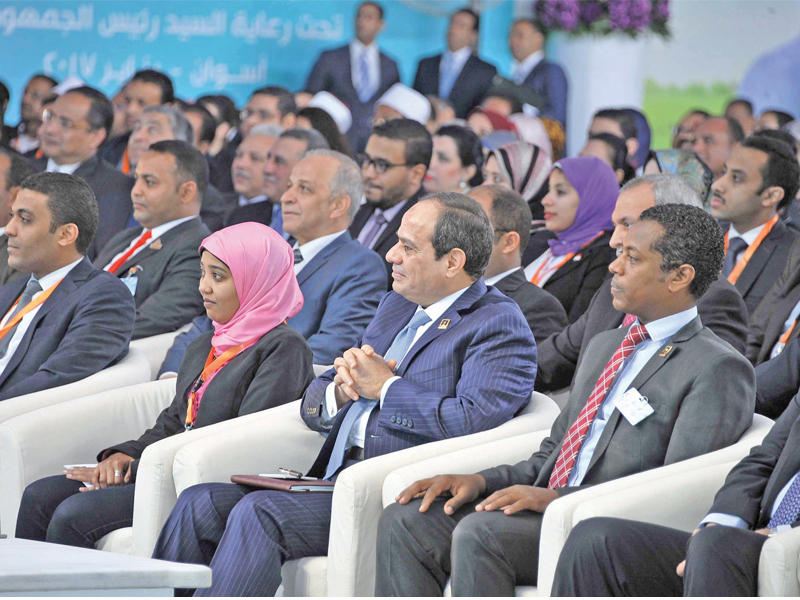 الرئيس عبدالفتاح السيسي خلال وجوده في مؤتمر الشباب بمدينة أسوان أمس