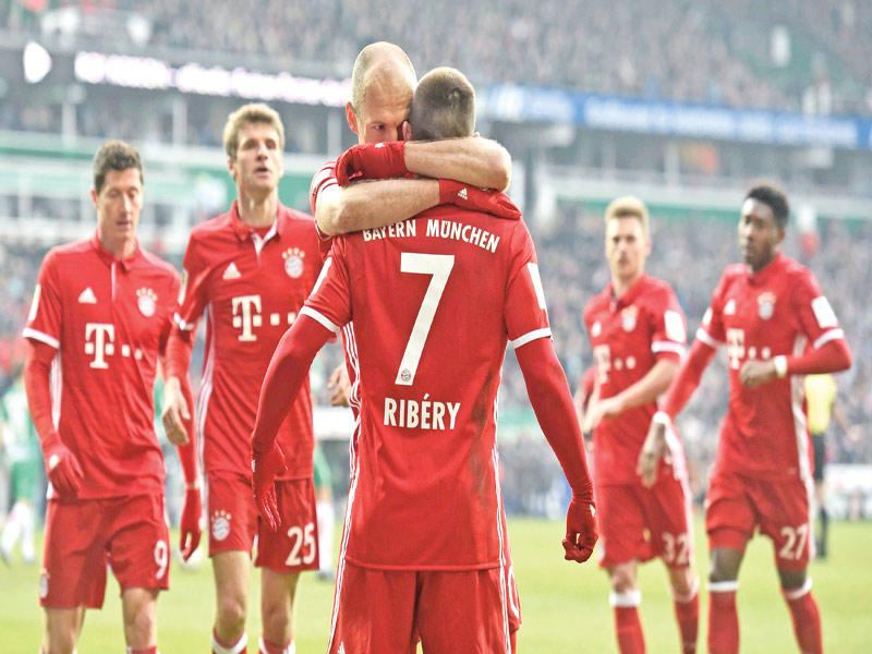 روبن وريبيري يحتفلان بفوز البايرن أمس