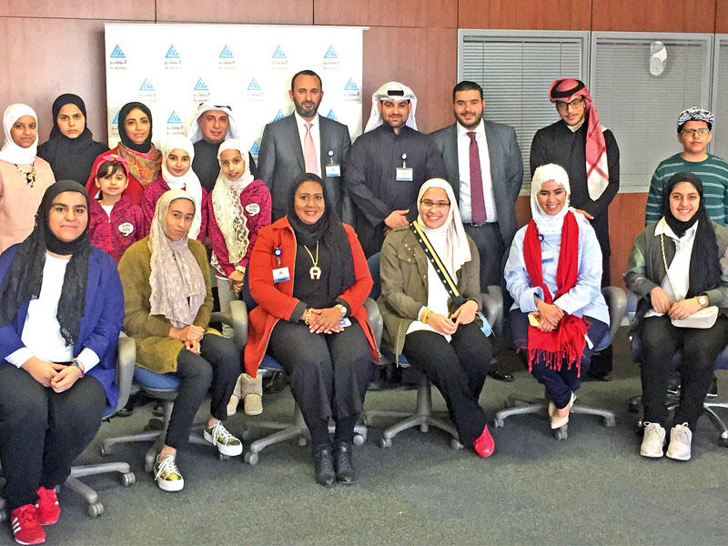 لقطة مع الطالبات المشاركات في الدورة