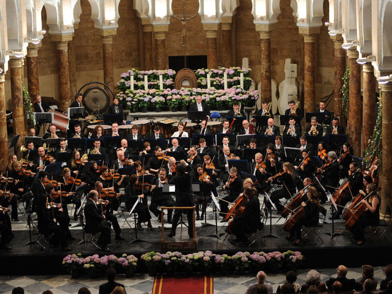 الأوركسترا الفيلهارمونية اللبنانية في إحدى حفلاتها 