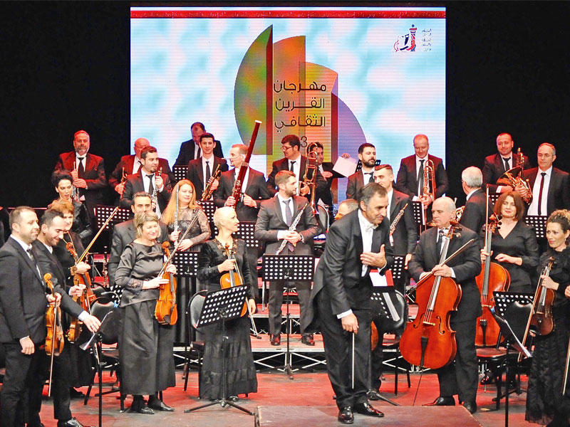 الفرقة الألبانية تحيي الجمهور في ختام الحفل