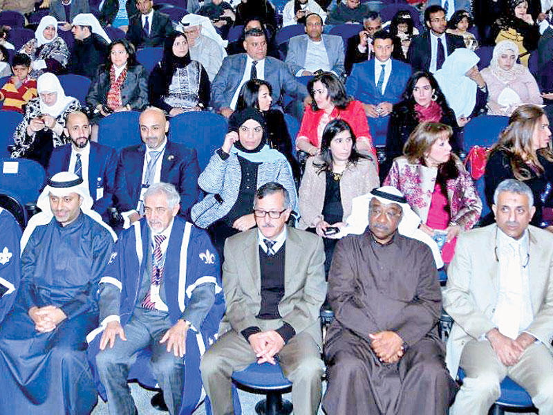 الساير والدويري في مقدمة الحاضرين في حفل التخرج أمس