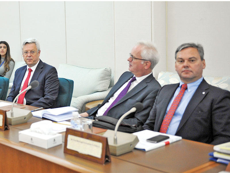 جانب من اجتماع اللجنة المالية أمس (تصوير عبدالله الخلف)