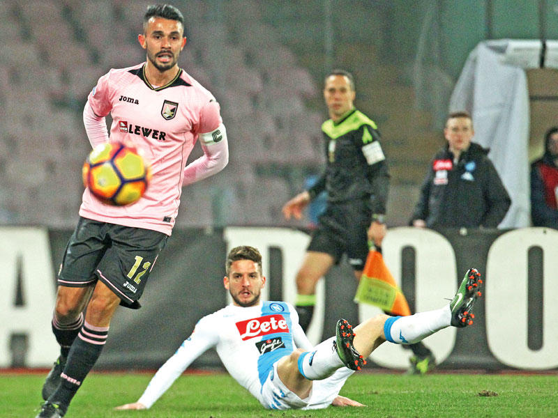 جانب من مباراة نابولي وباليرمو