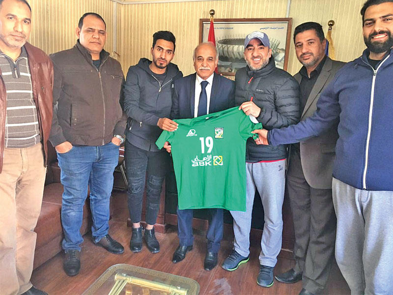 حصني وعاشور وإدارة نادي الميناء يحملون قميص الأخضر