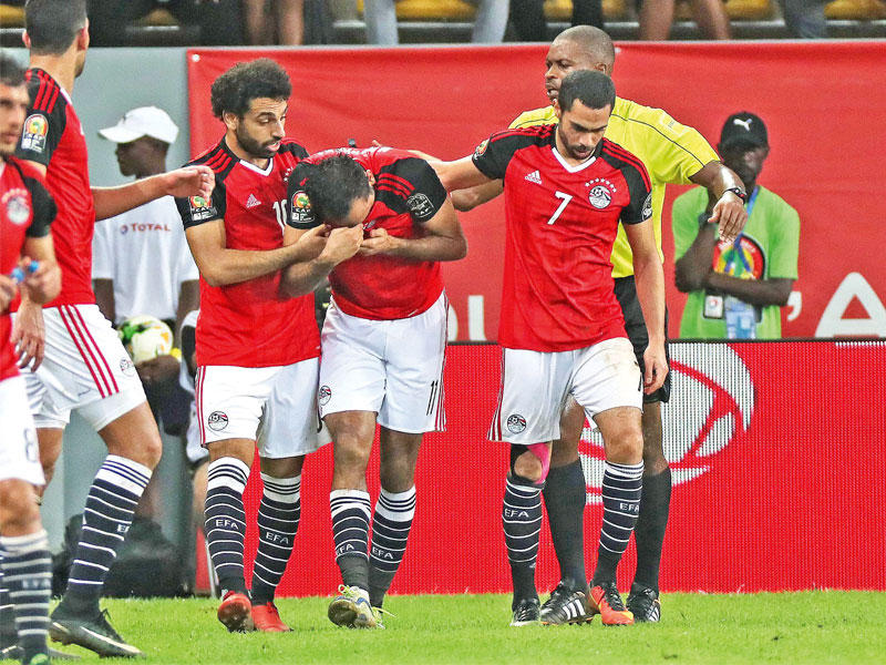 «كهربا» باكياً بعد تسجيله هدف الفوز لمصر 