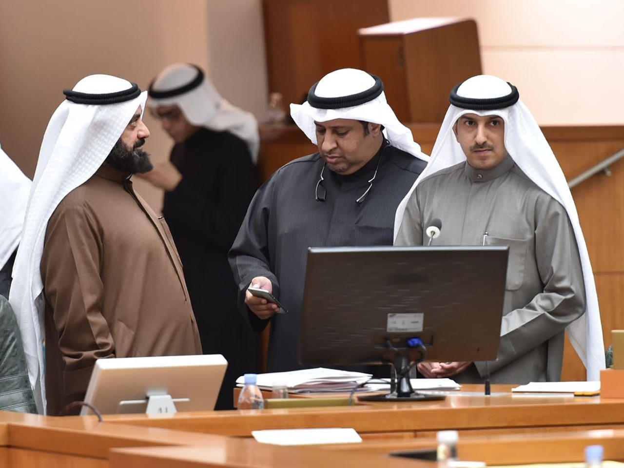 المستجوبون الثلاثة على المنصة