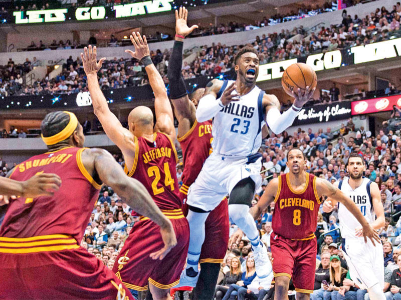 جانب من مواجهة دالاس مافريكس وكليفلاند