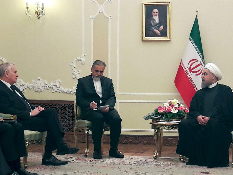 وزير الخارجية الفرنسي جان مارك أيرولت  والرئيس الايراني حسن روحاني  تلبية لاجراء محادثات في طهران