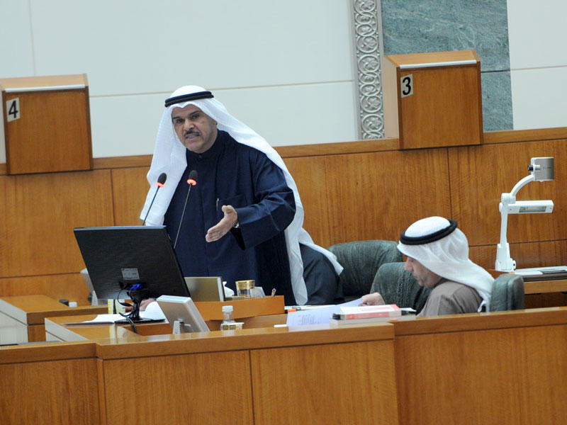 الحمود متحدثاً في الجلسة أمس
