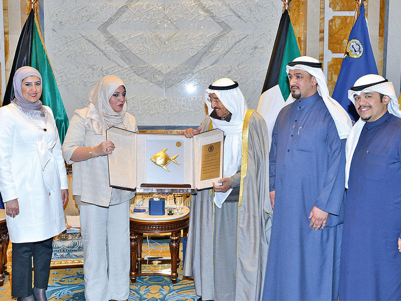 الأمير مستقبلاً وفد الجمعية الكويتية للبيئة