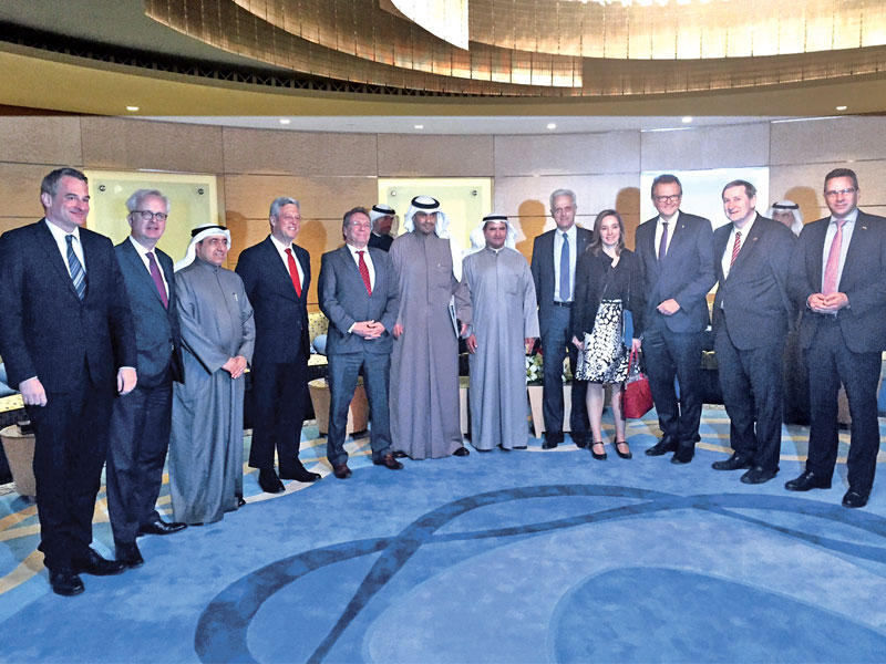 الوفد الألماني خلال لقائه الوزراء الصالح والصبيح والمرزوق