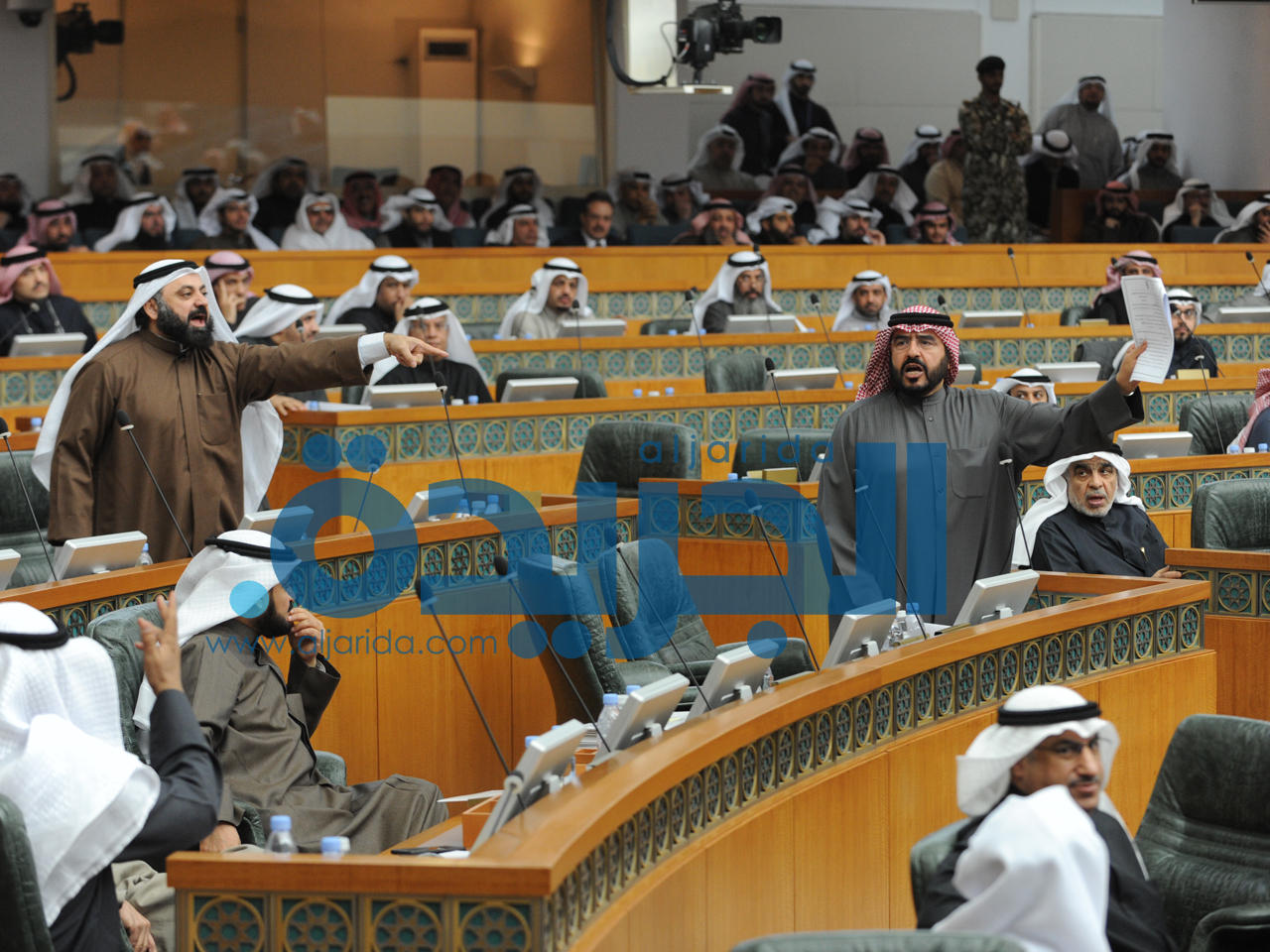 جانب من جلسة أمس 