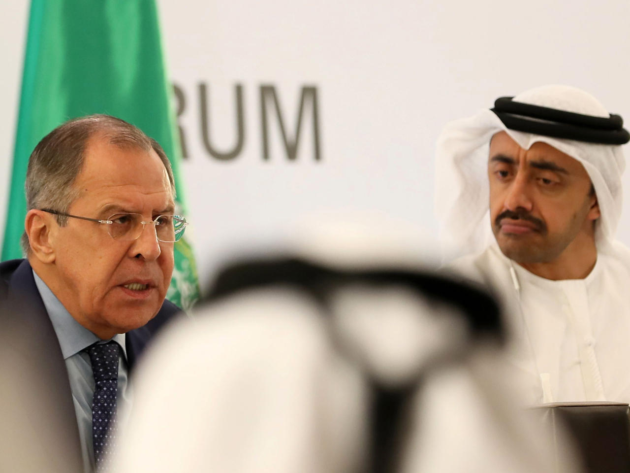 لافروف وعبدالله بن زايد خلال المؤتمر الصحافي الذي عقد في ختام أعمال منتدى التعاون العربي الروسي في أبوظبي