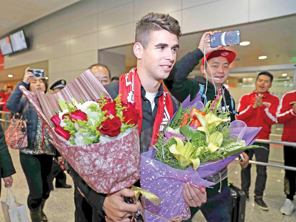 أوسكار نجم تشلسي السابق الذي انتقل إلى شنغهاي الصيني