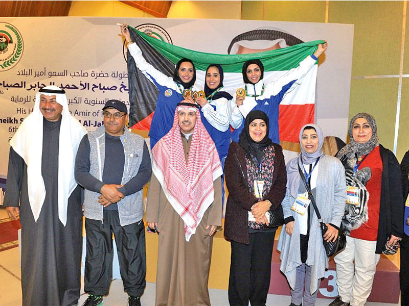 تتويج منتخب الكويت للرماية بالميدالية الذهبية في مسابقة السكيت للفرق (سيدات)