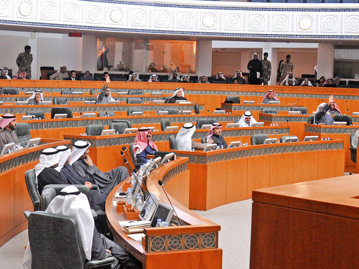 جانب من سجالات الجلسة أمس (تصوير عبدالله الخلف)