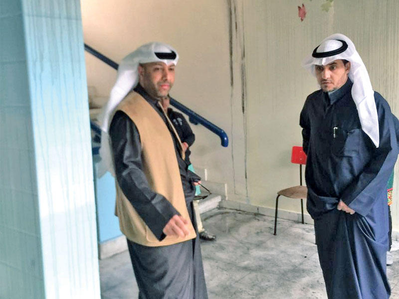 جاسم بوحمد متفقدا مدرسة الصابرية أمس