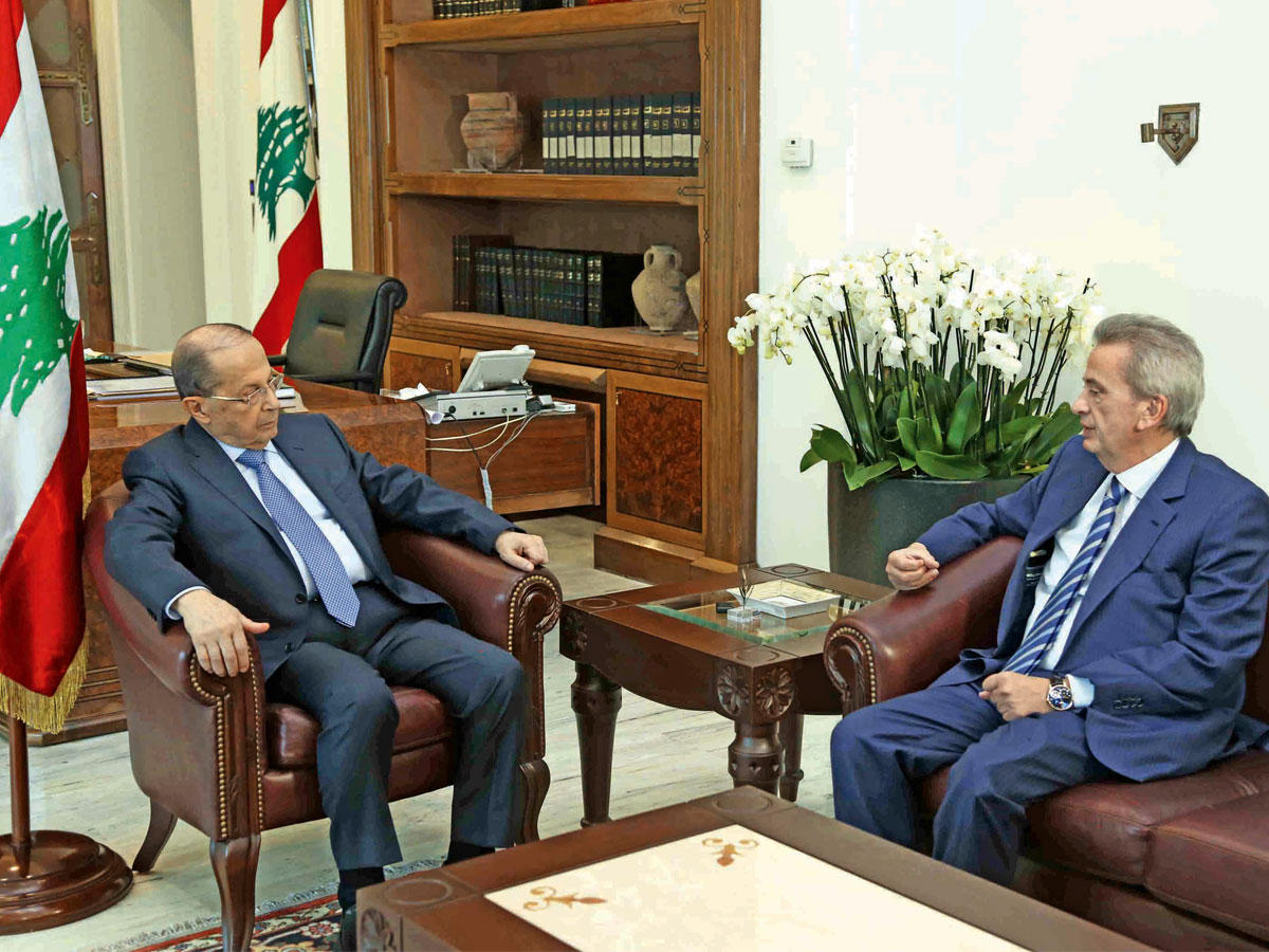 الرئيس عون مستقبلاً حاكم مصرف لبنان رياض سلامة في بعبدا أمس        ( دالاتي ونهرا)