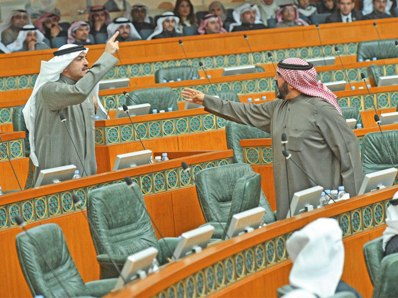 جانب من السجال بين النائبين حماد والمطير خلال جلسة أمس