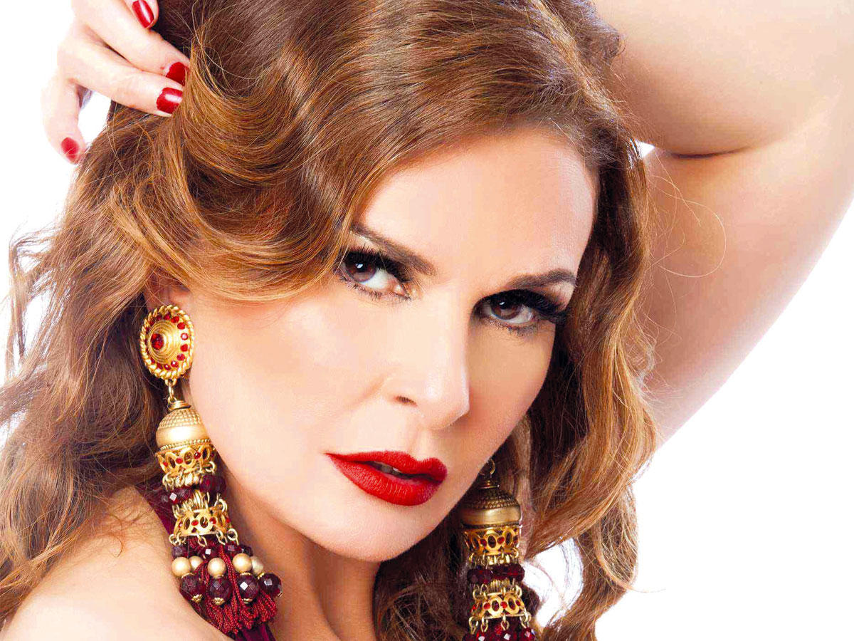 الفنانة المصرية يسرا