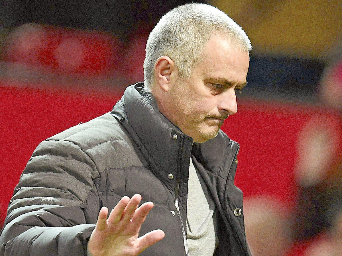 د المدير الفني لفريق مانشستر يونايتد جوزيه مورينيو