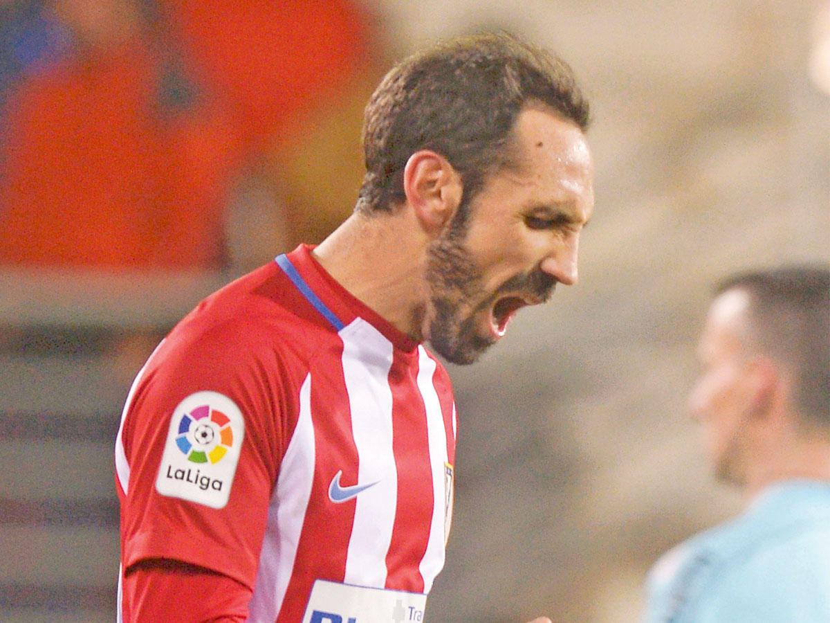 خوانفران توريس مدافع أتلتيكو مدريد